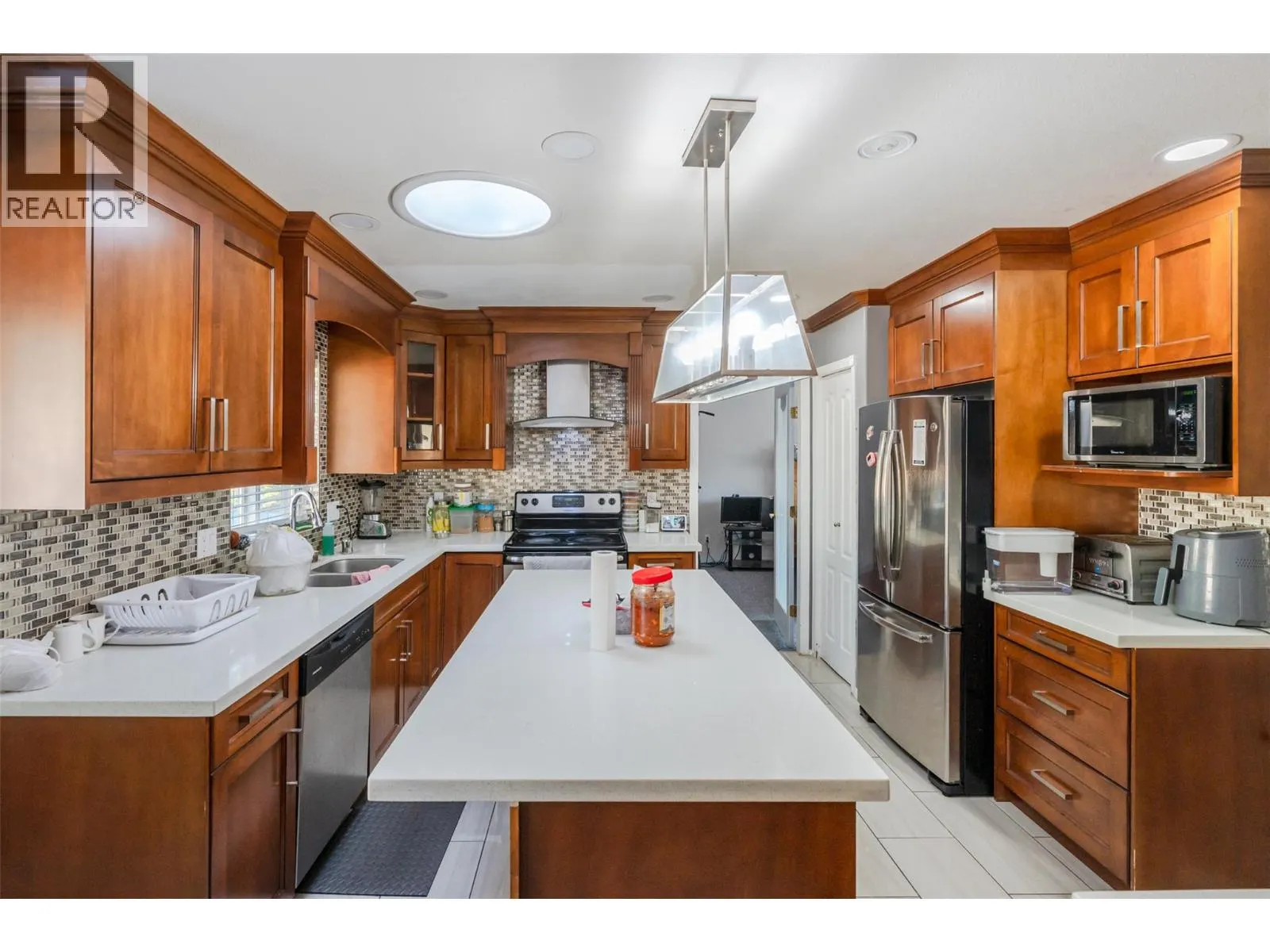 6128 Saint martin Place