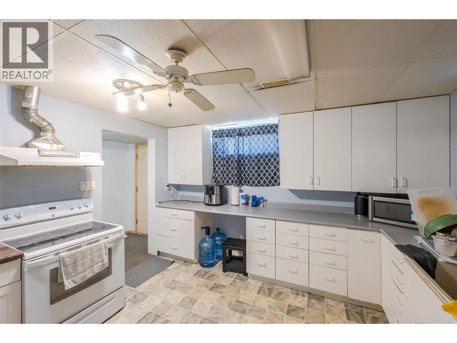6128 Saint martin Place
