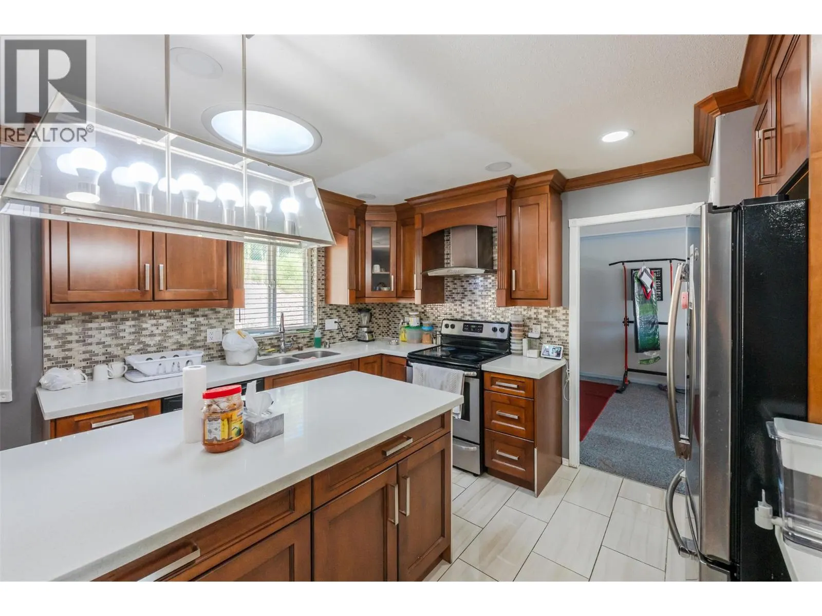 6128 Saint martin Place