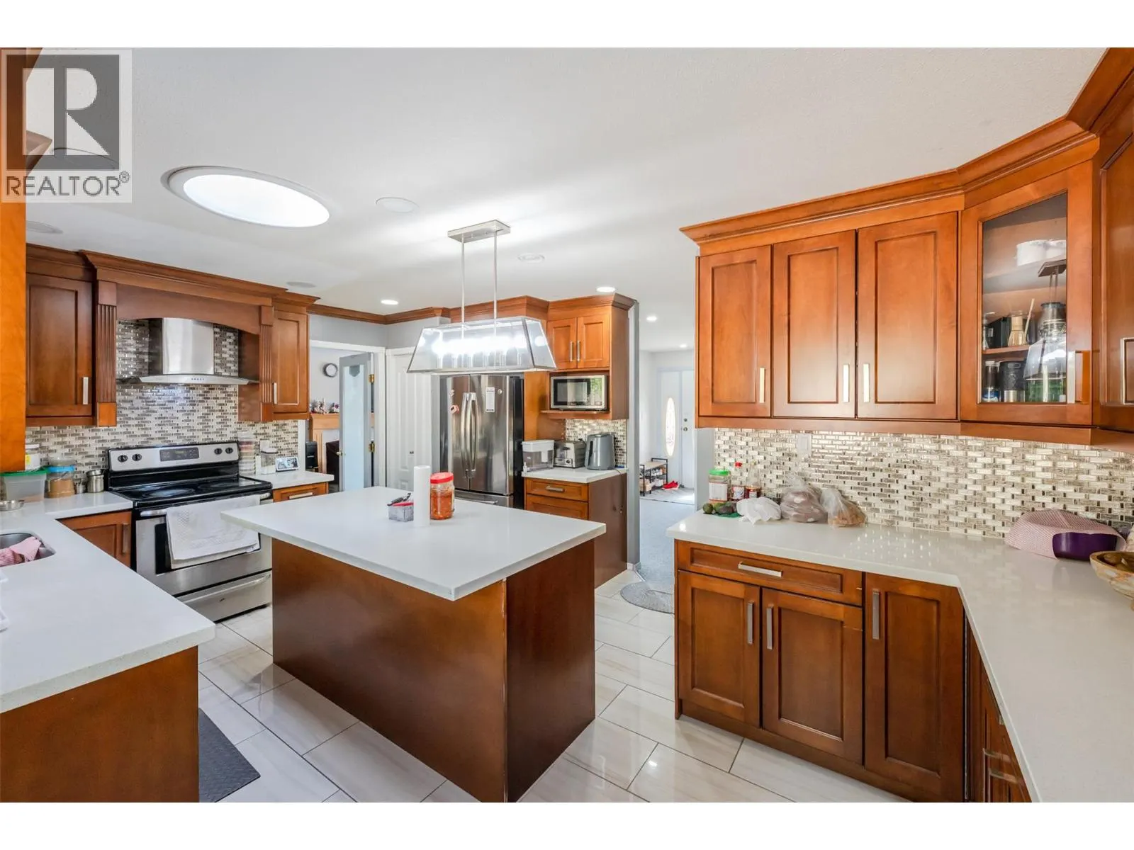 6128 Saint martin Place