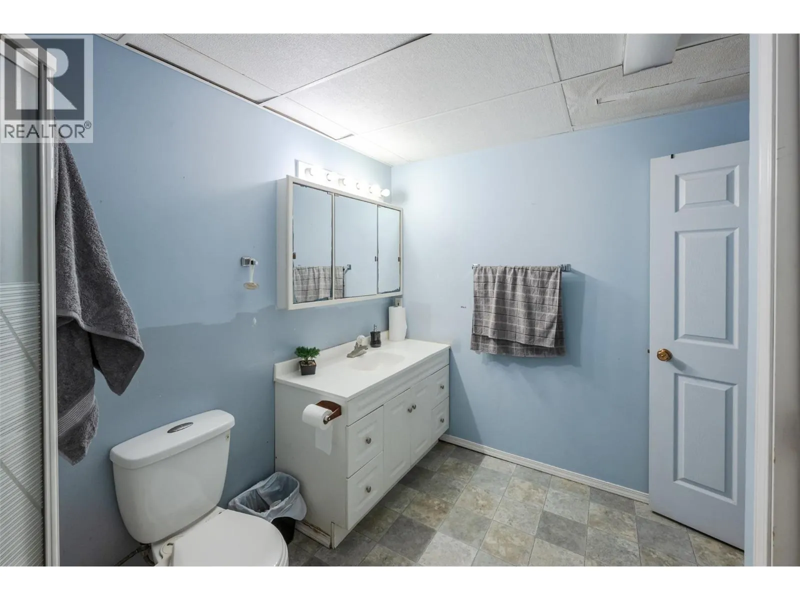 6128 Saint martin Place