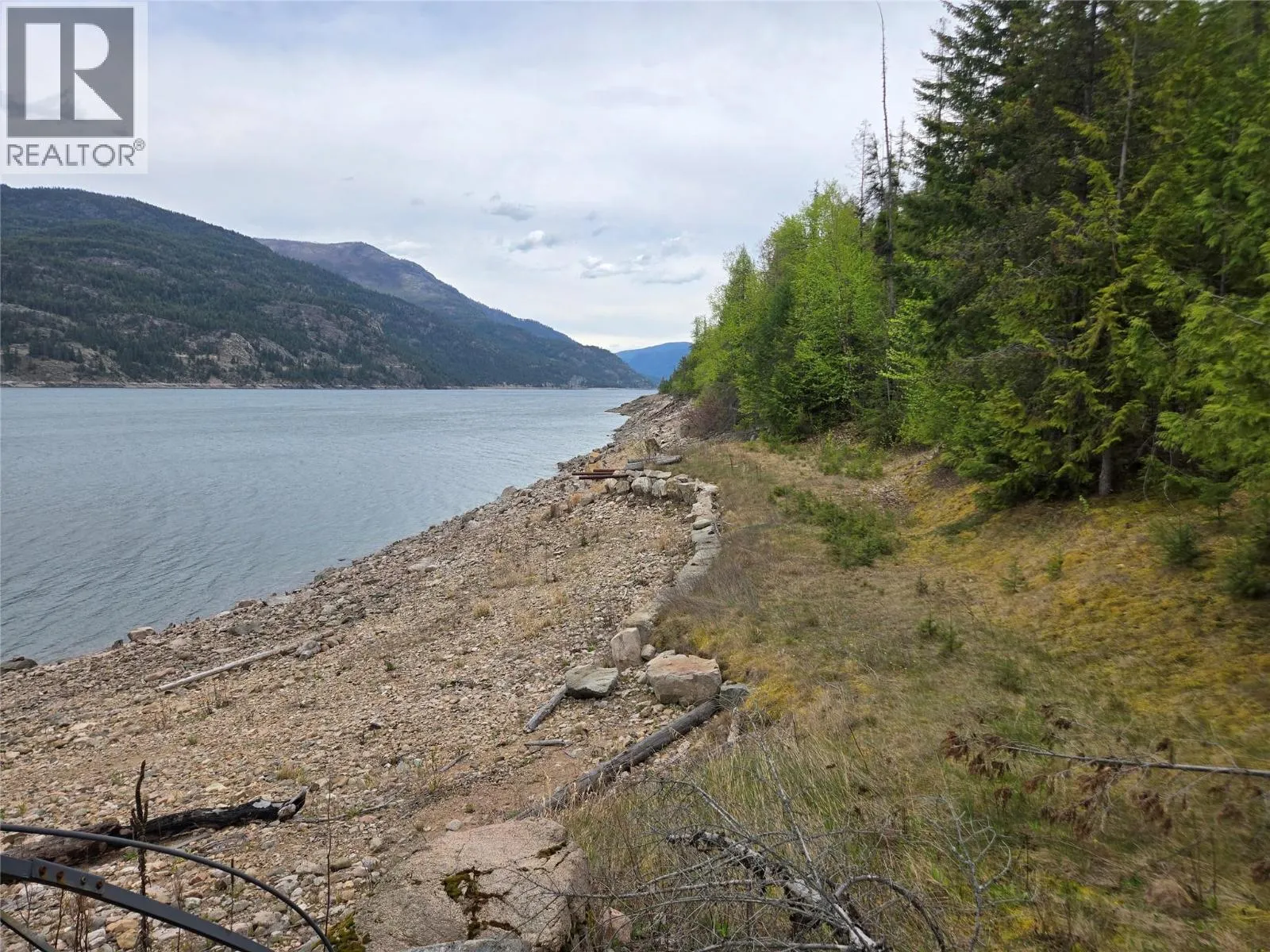 180 Lower Arrow Lake