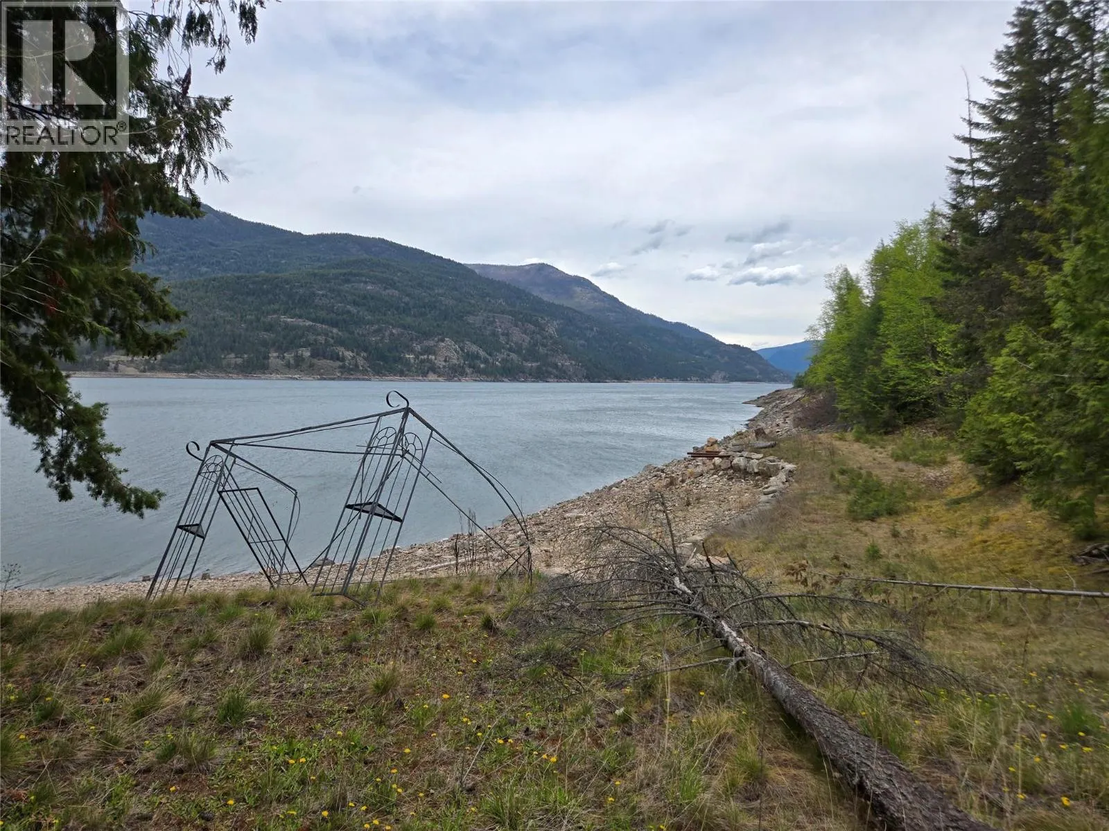 180 Lower Arrow Lake