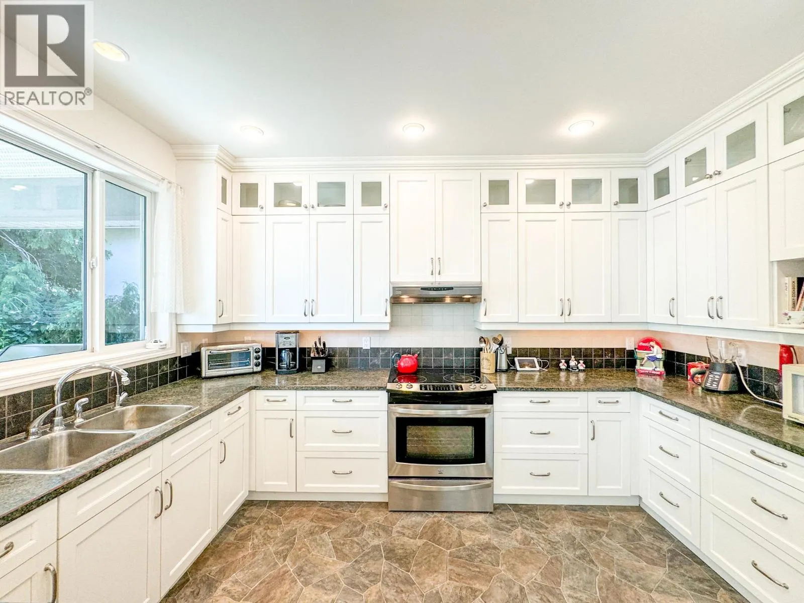 8503 Kingfisher Drive