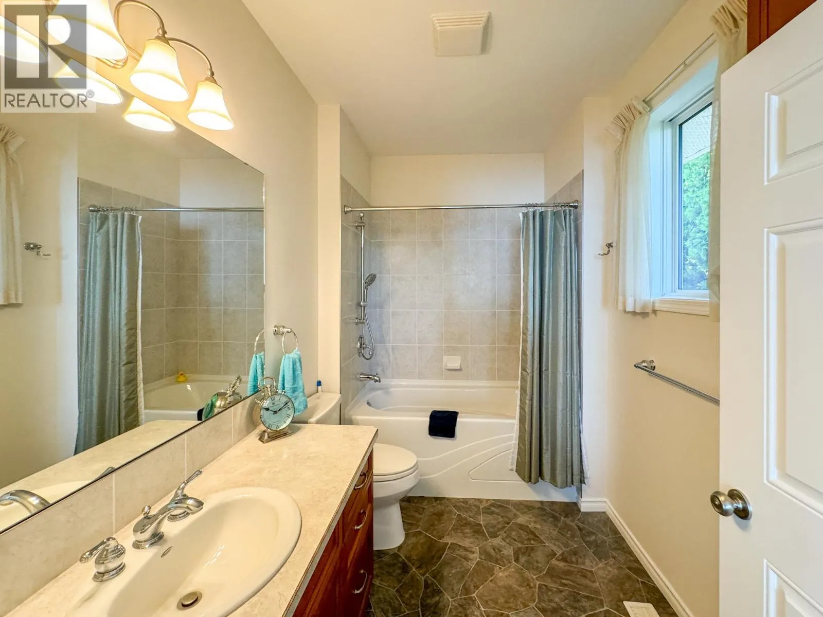 8503 Kingfisher Drive