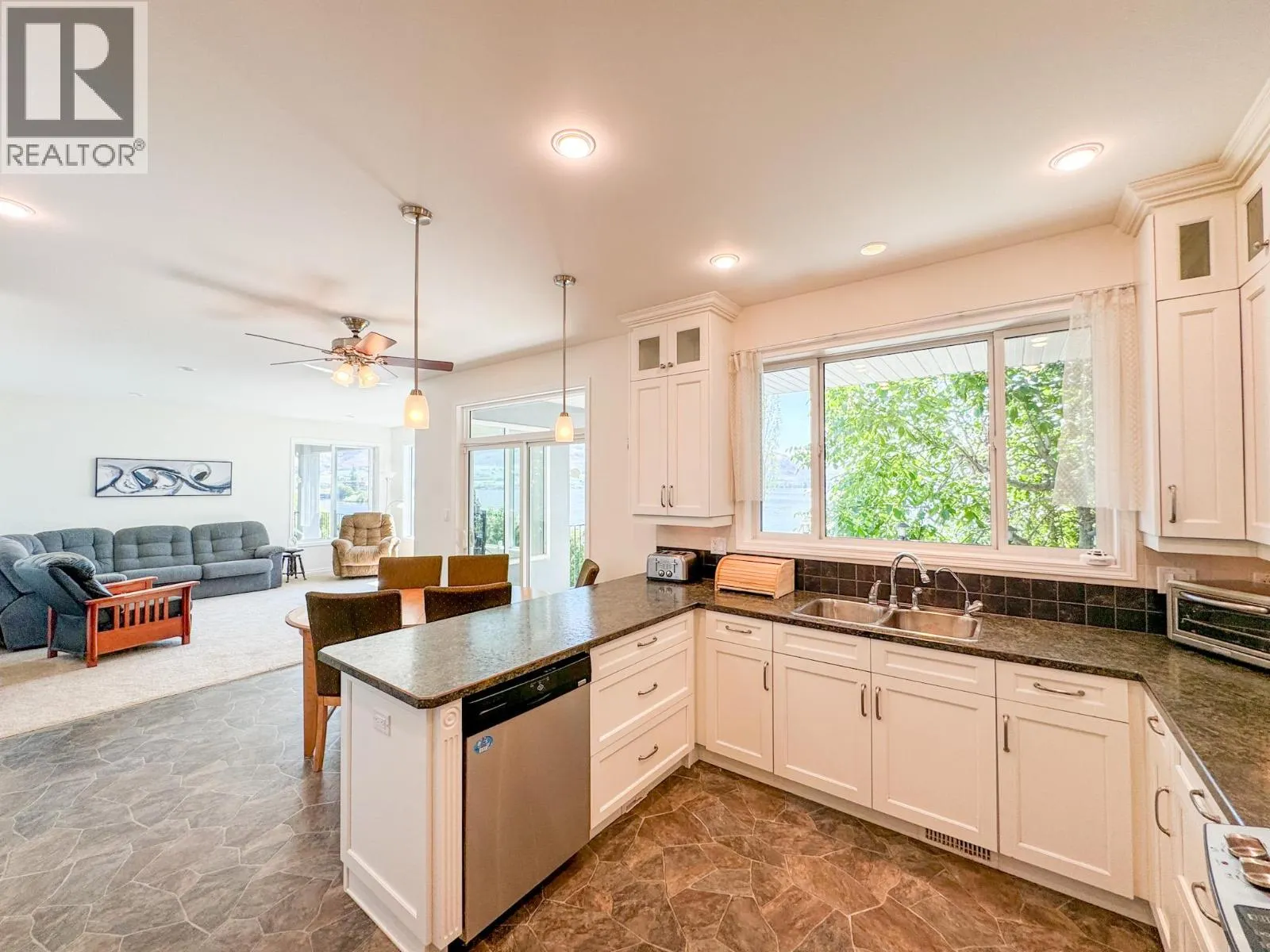 8503 Kingfisher Drive