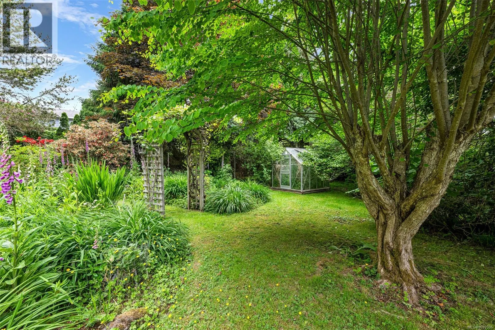 B 7095 Richview Dr