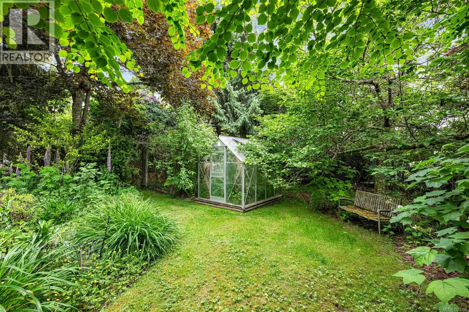 B 7095 Richview Dr