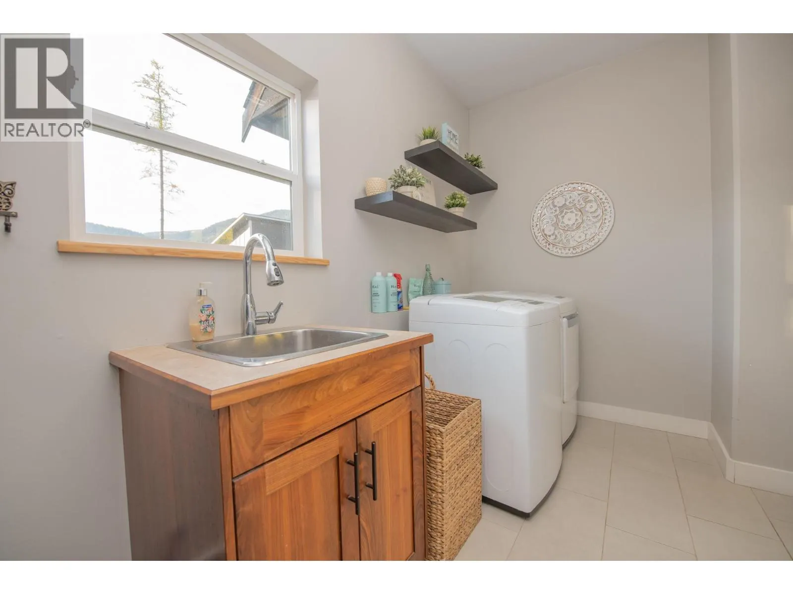 342 Lumby Mabel Lake Road