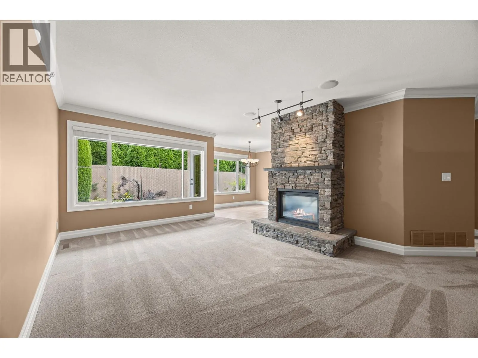 1886 Parkview Crescent Unit# 9