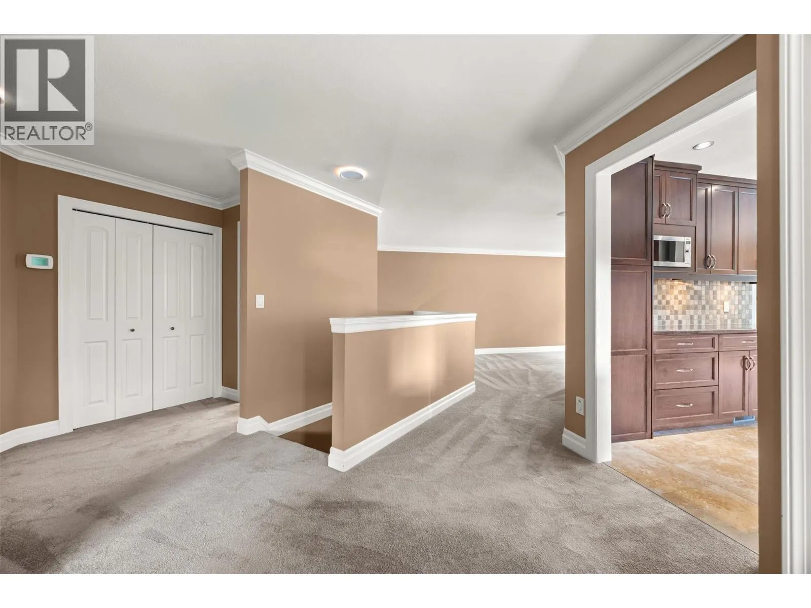 1886 Parkview Crescent Unit# 9