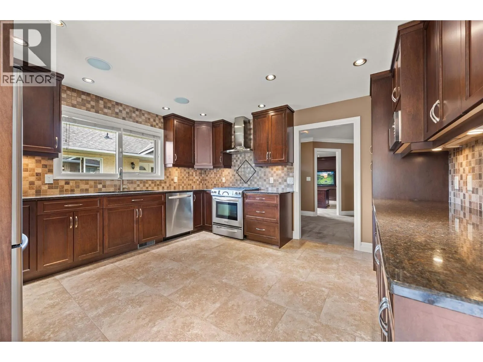 1886 Parkview Crescent Unit# 9