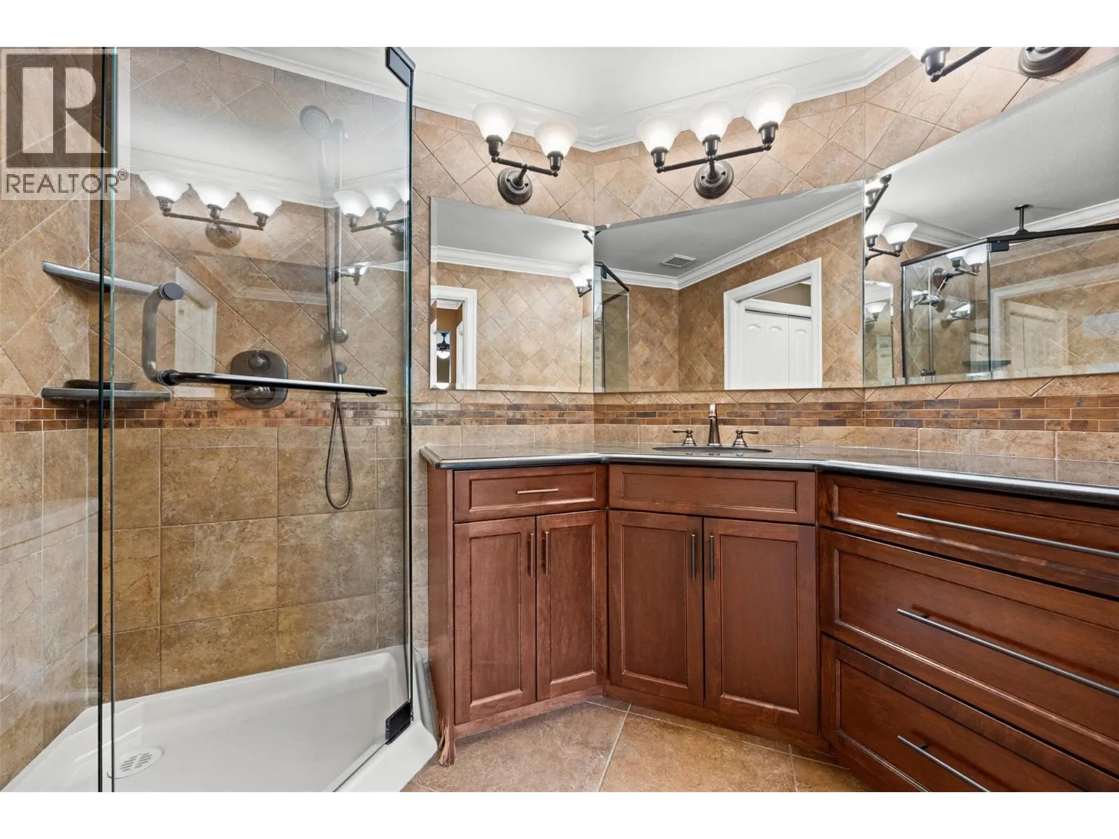 1886 Parkview Crescent Unit# 9