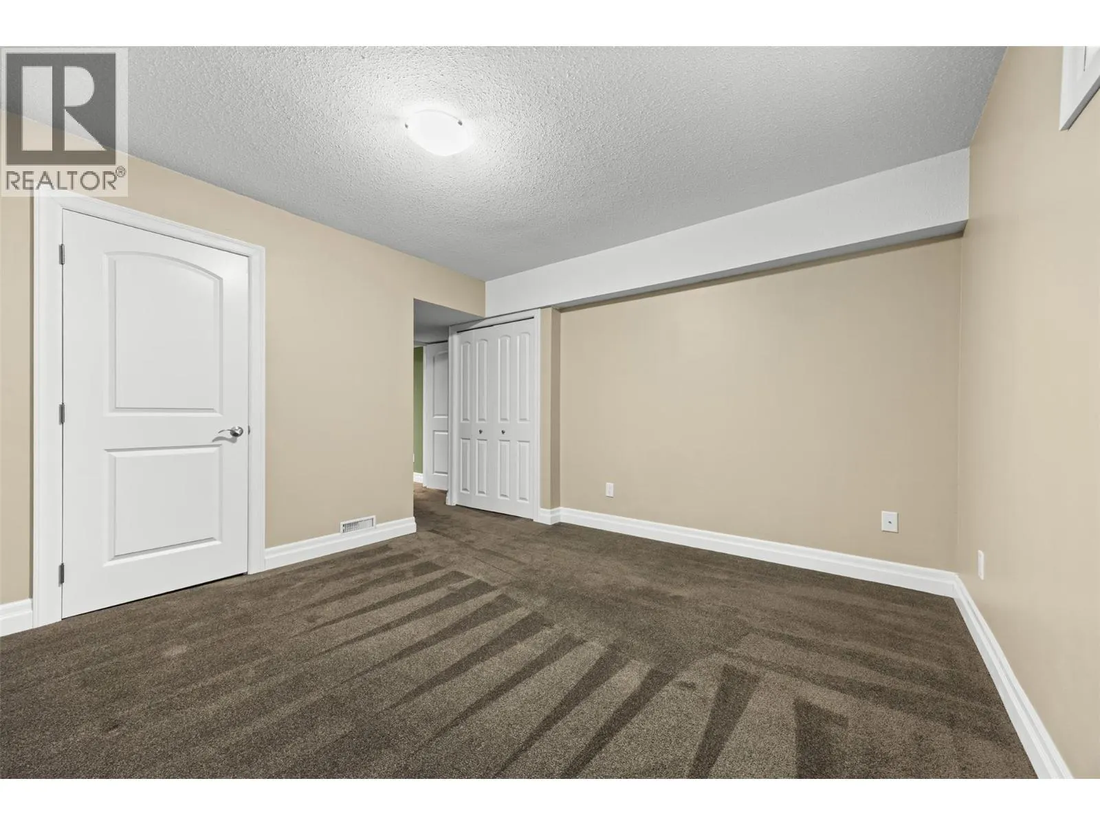 1886 Parkview Crescent Unit# 9