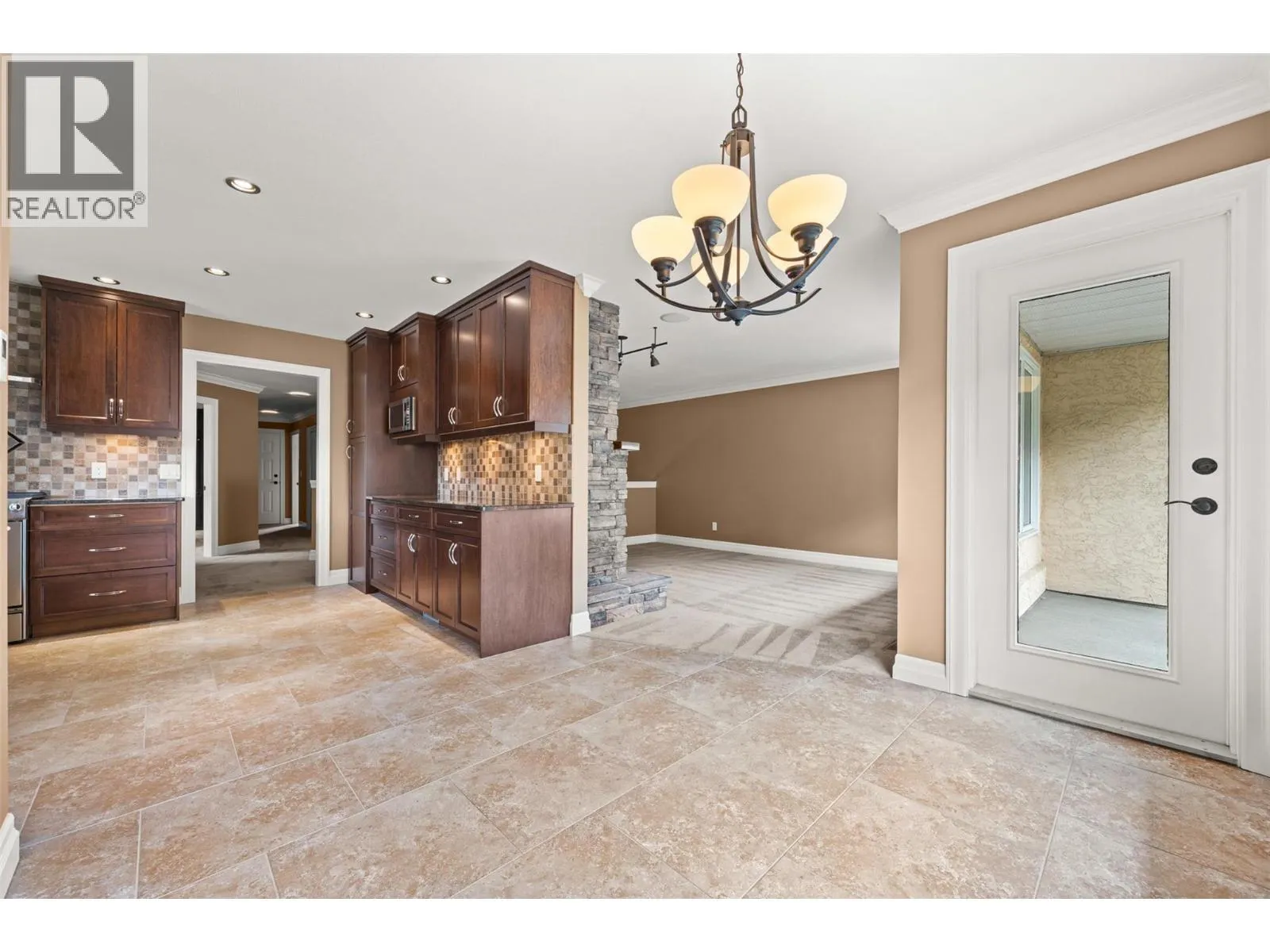 1886 Parkview Crescent Unit# 9