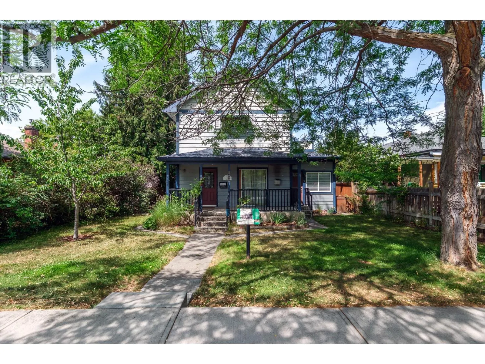 822 Lawrence Avenue