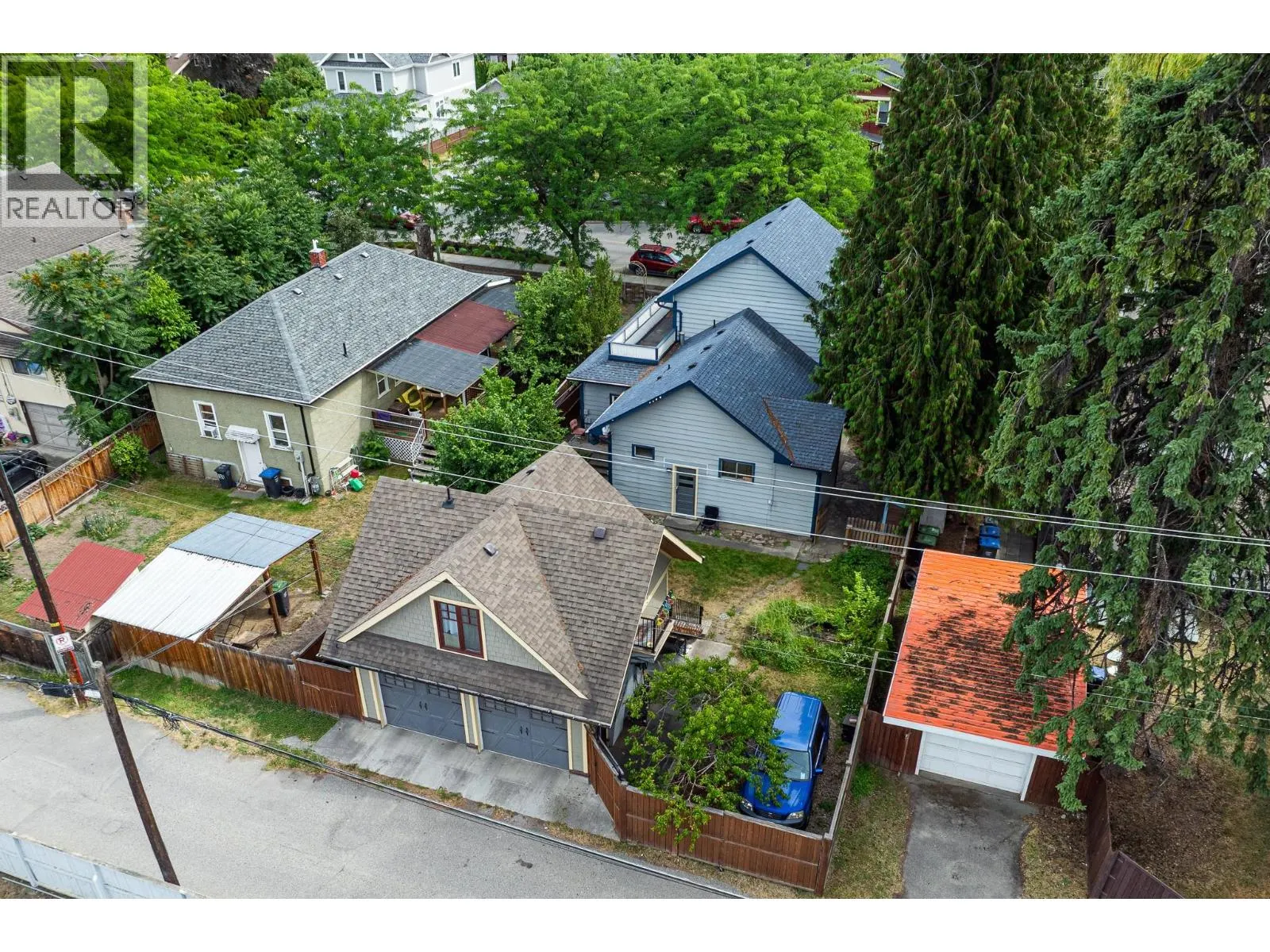 822 Lawrence Avenue