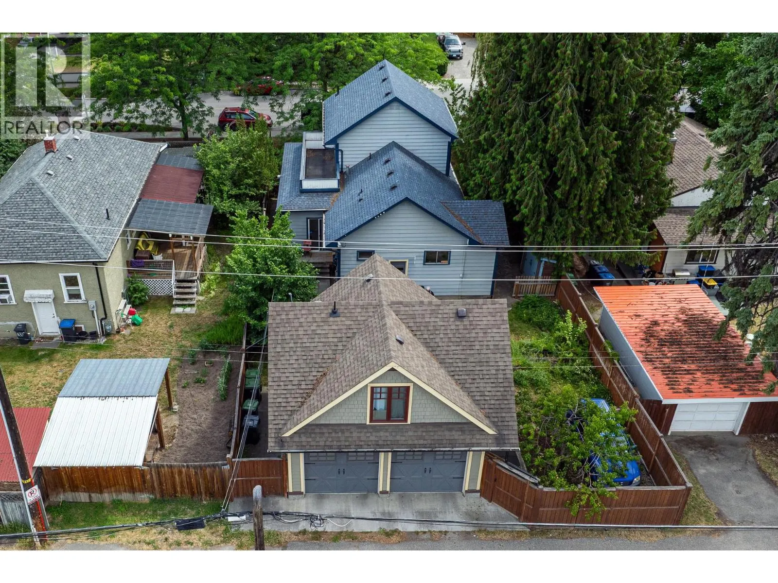 822 Lawrence Avenue
