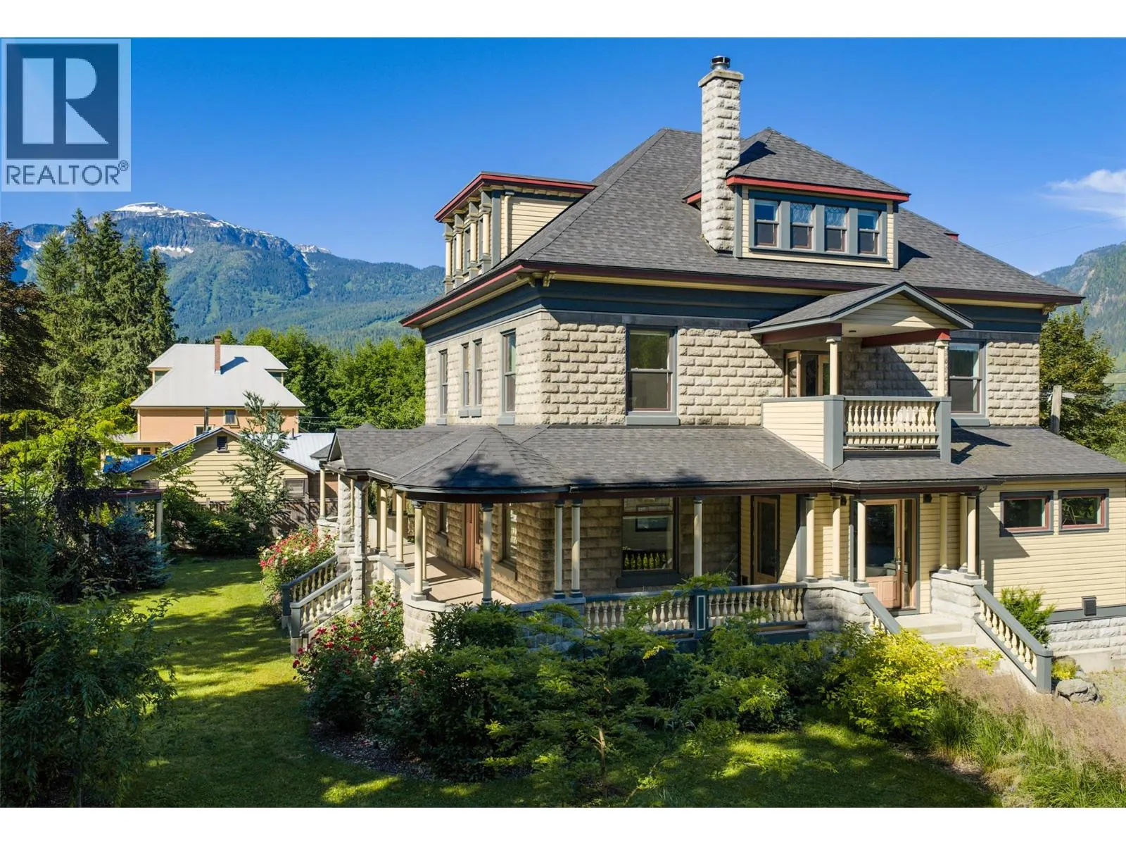 805 & 815 Mackenzie Avenue