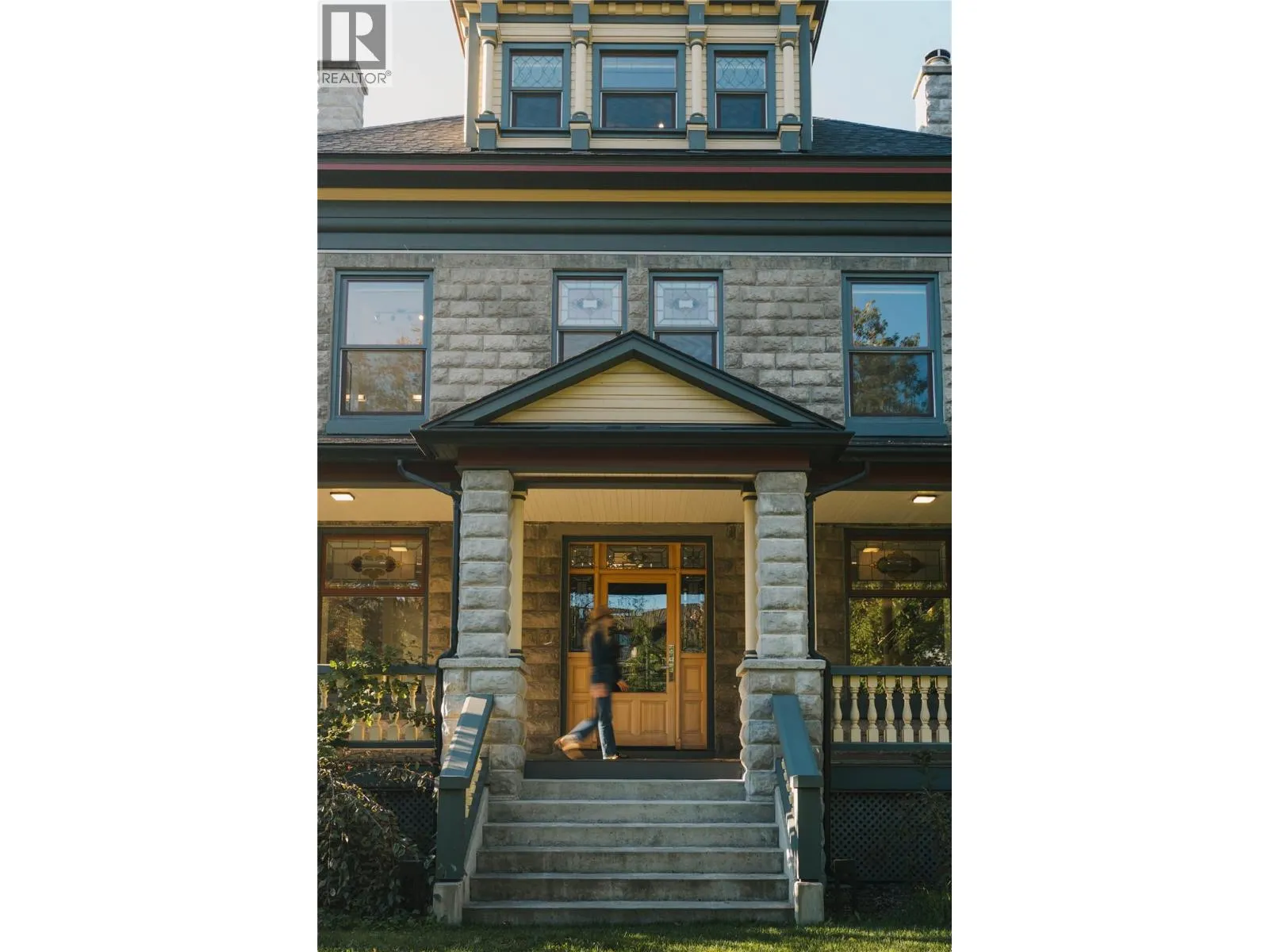 805 & 815 Mackenzie Avenue