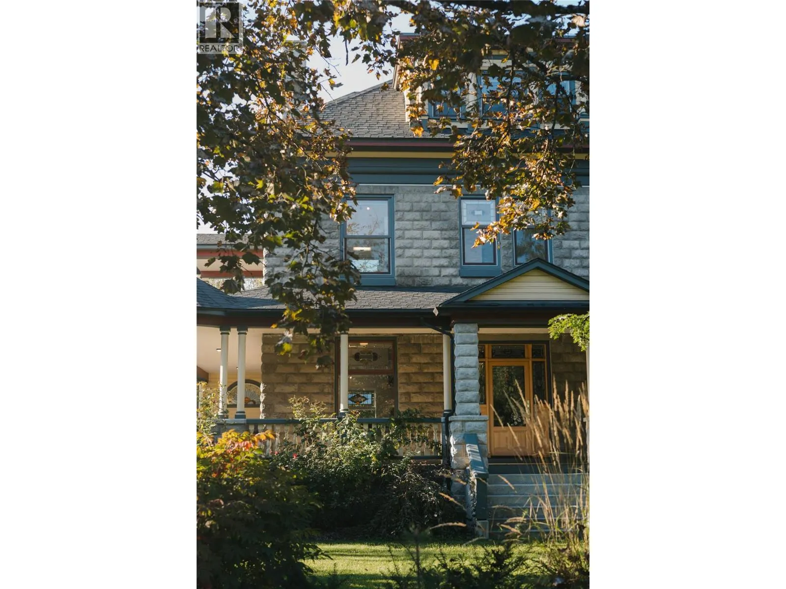 805 & 815 Mackenzie Avenue