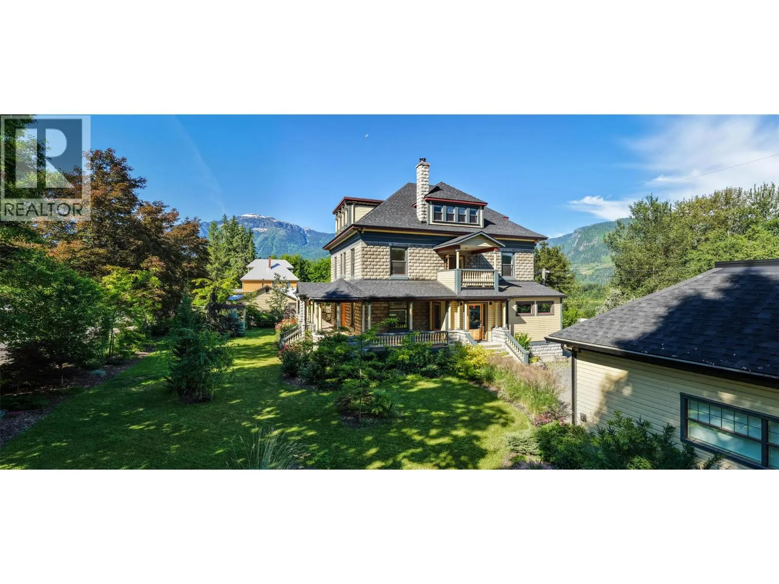 805 & 815 Mackenzie Avenue