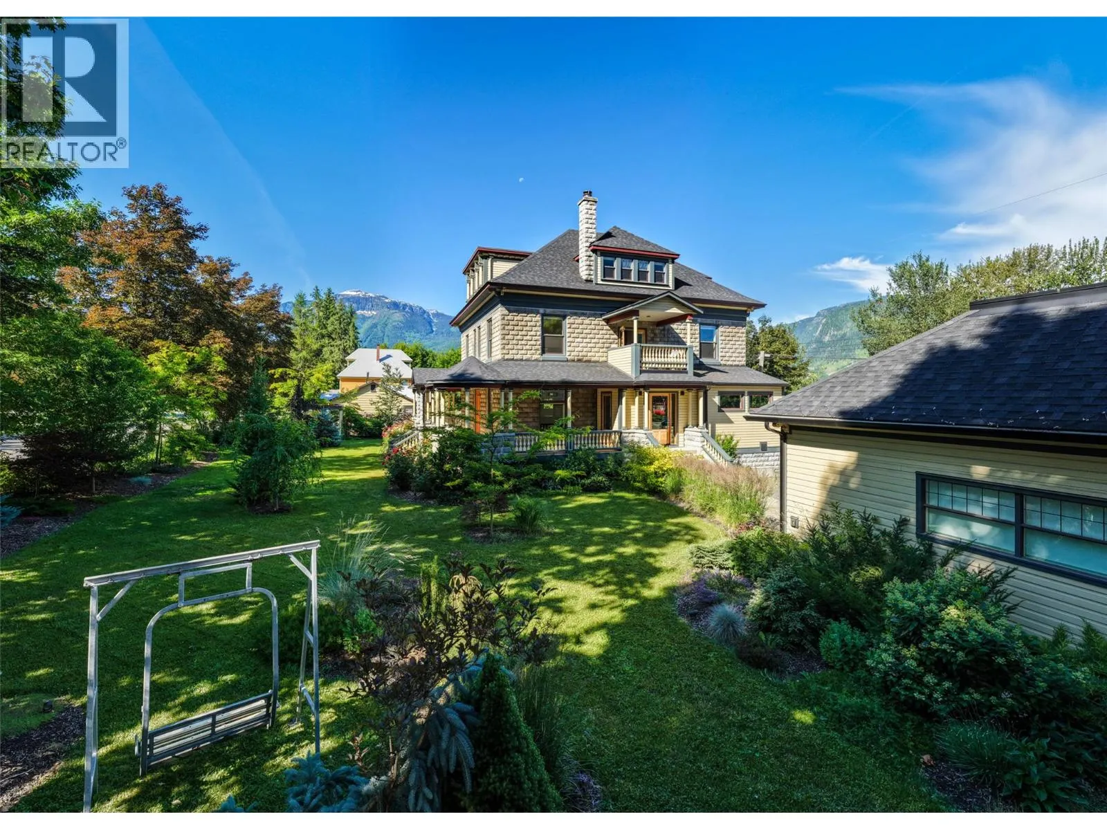 805 & 815 Mackenzie Avenue