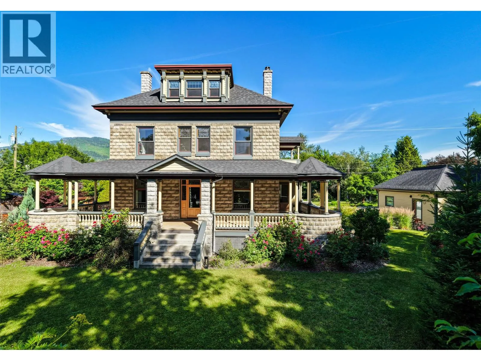 805 & 815 Mackenzie Avenue