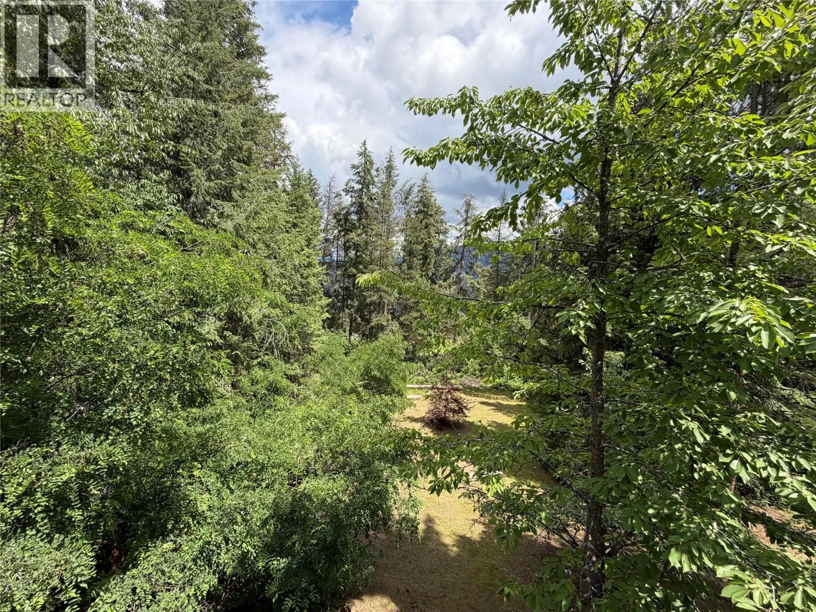2186 Crestview Crescent