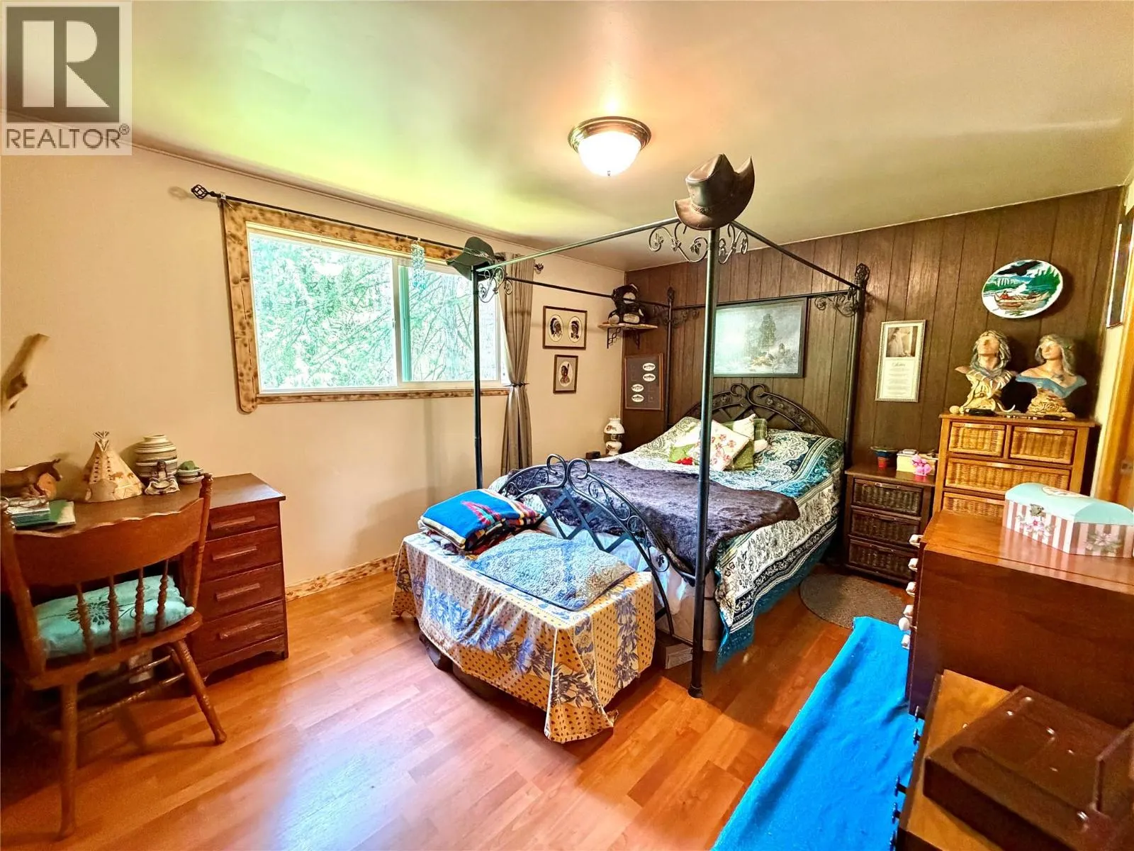 2186 Crestview Crescent