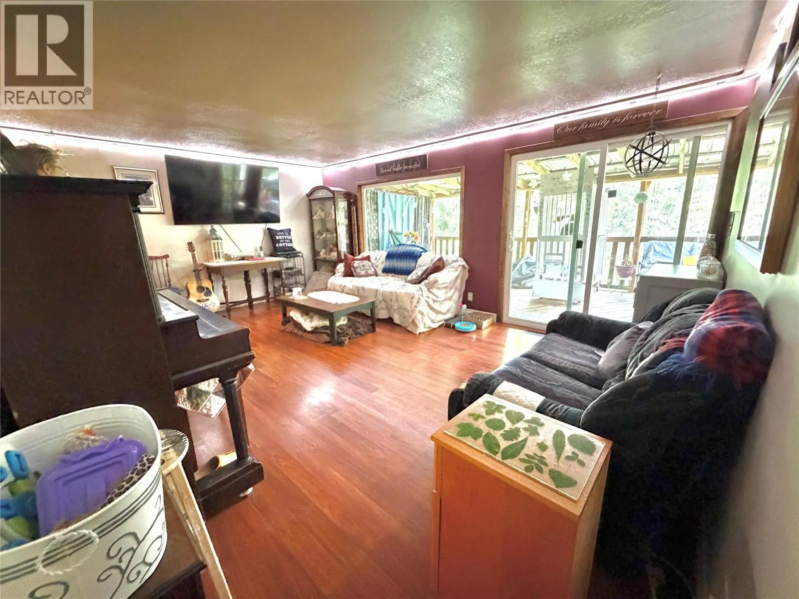 2186 Crestview Crescent