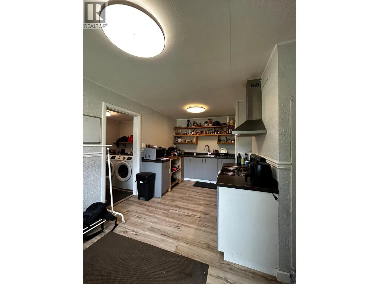 1201 Victoria Road W