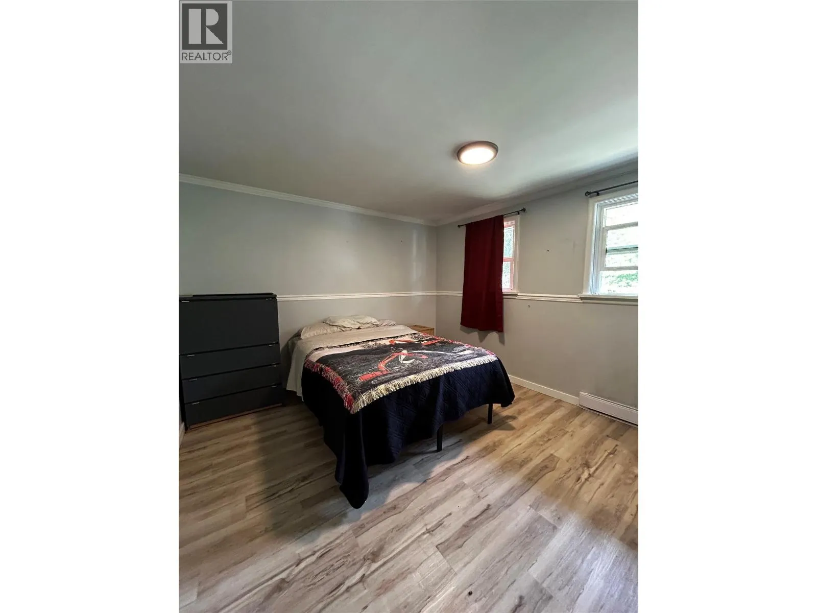 1201 Victoria Road W