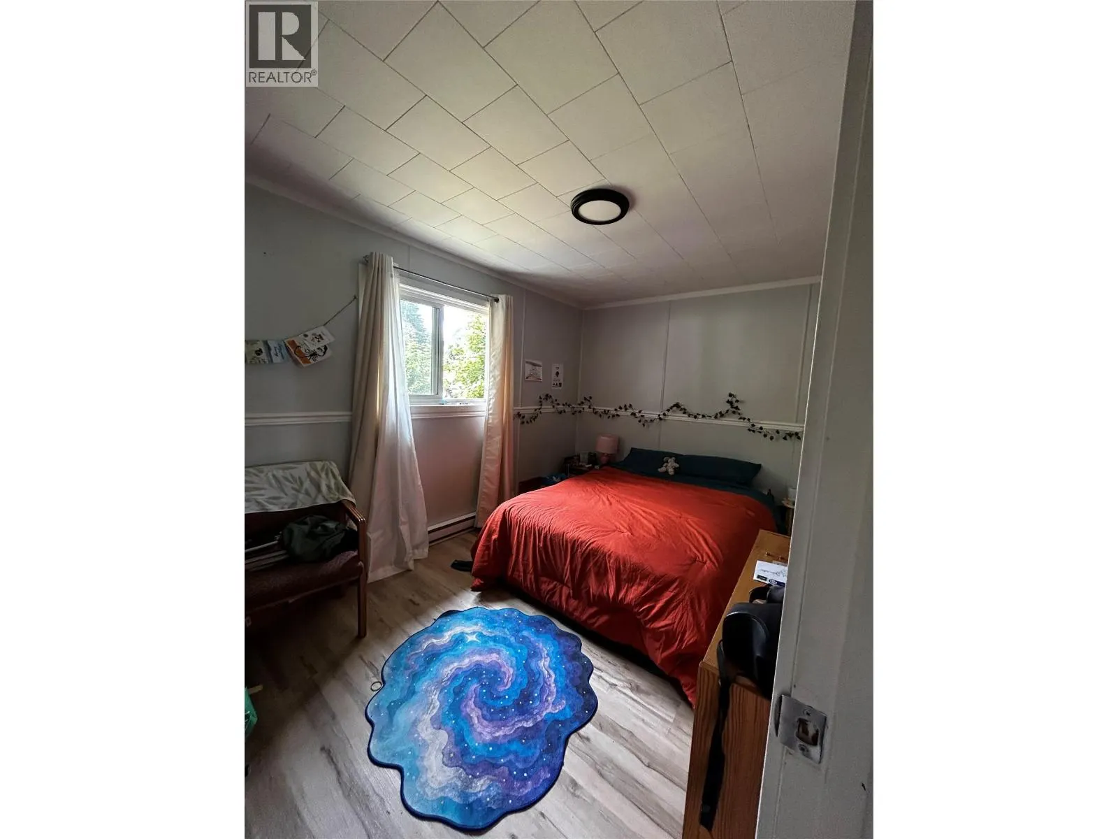 1201 Victoria Road W