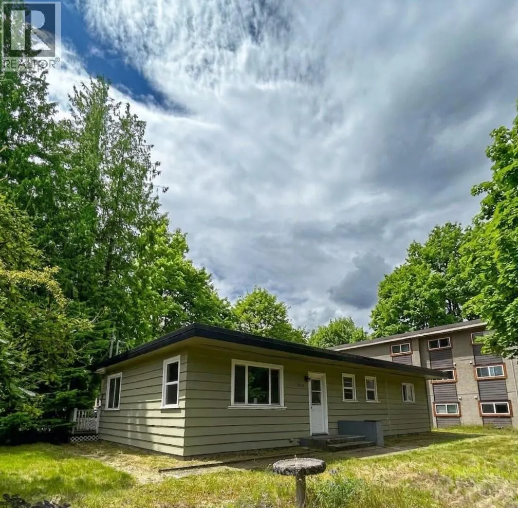 1201 Victoria Road W