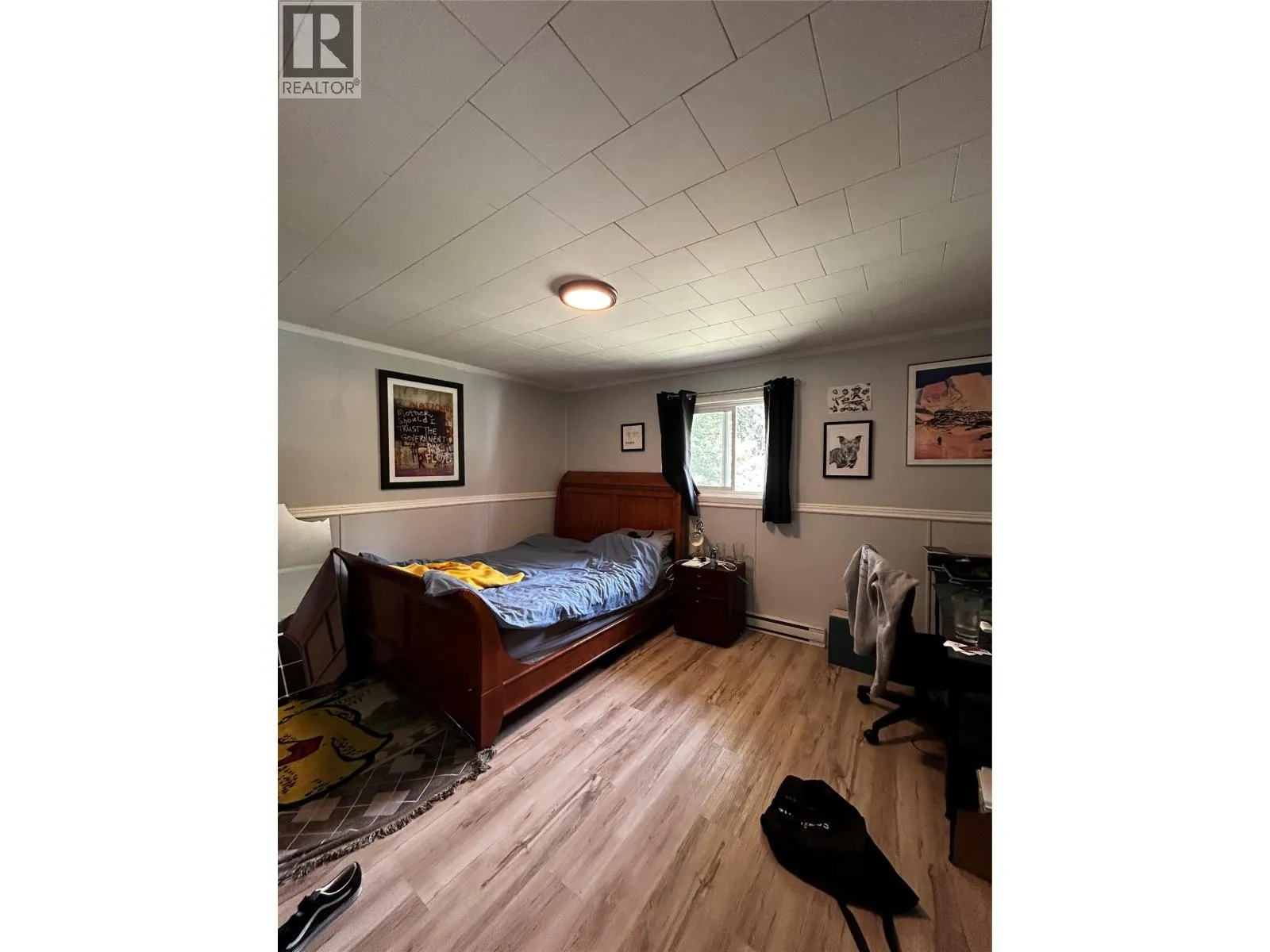 1201 Victoria Road W
