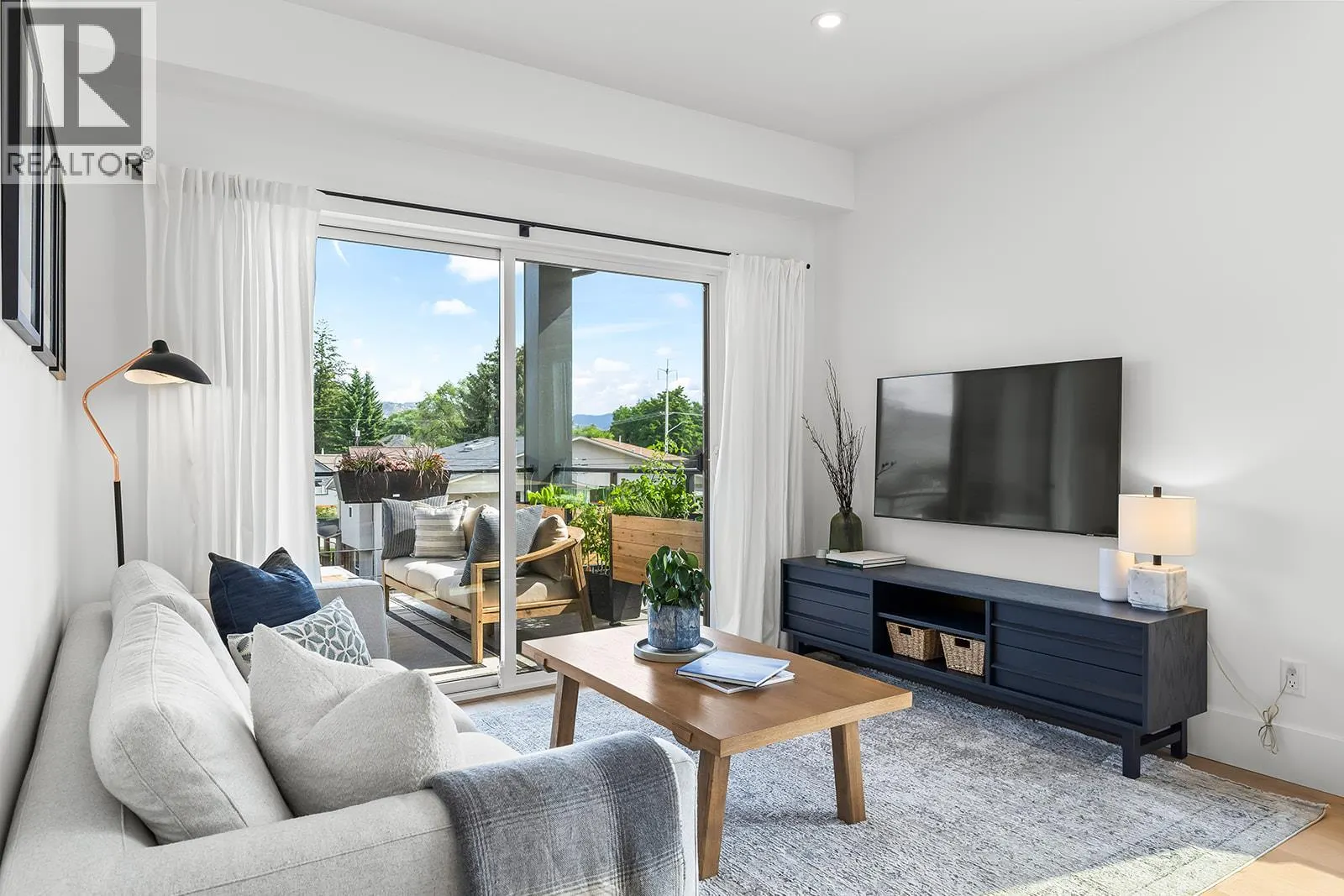 640 Wardlaw Avenue Unit# 303