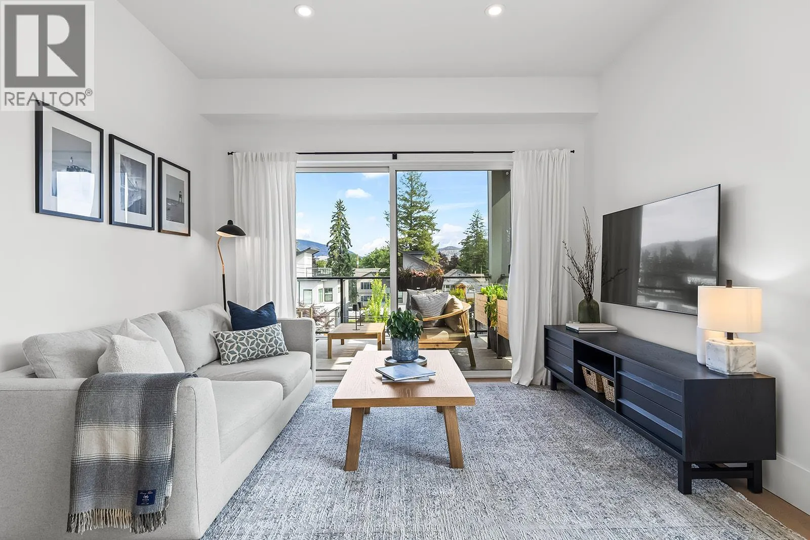 640 Wardlaw Avenue Unit# 303