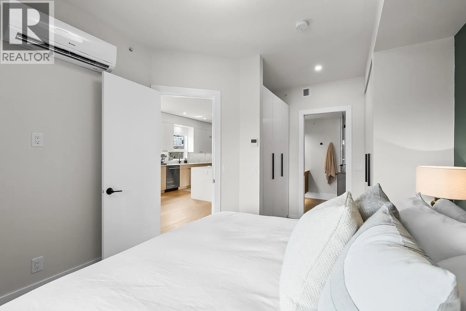 640 Wardlaw Avenue Unit# 303