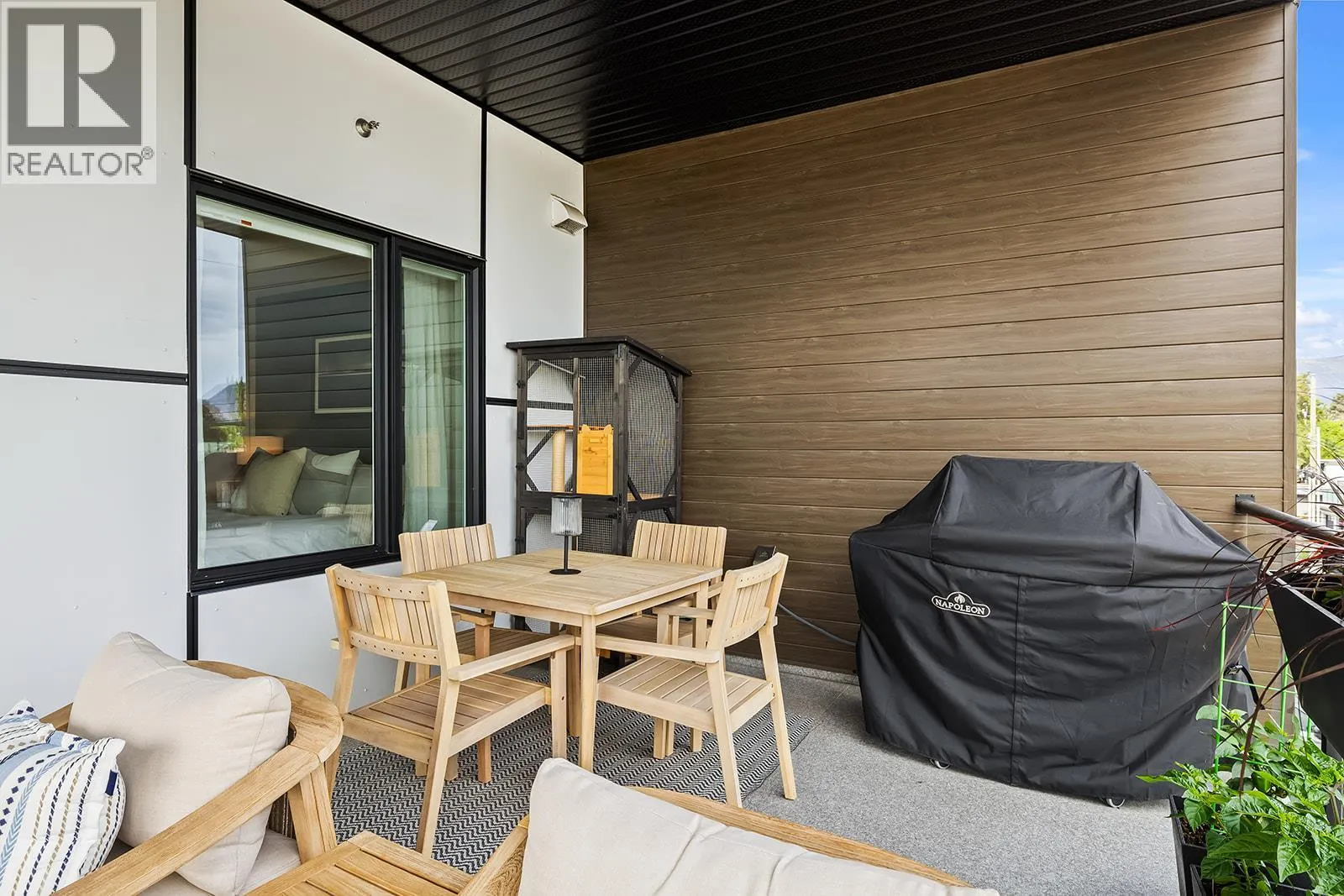640 Wardlaw Avenue Unit# 303