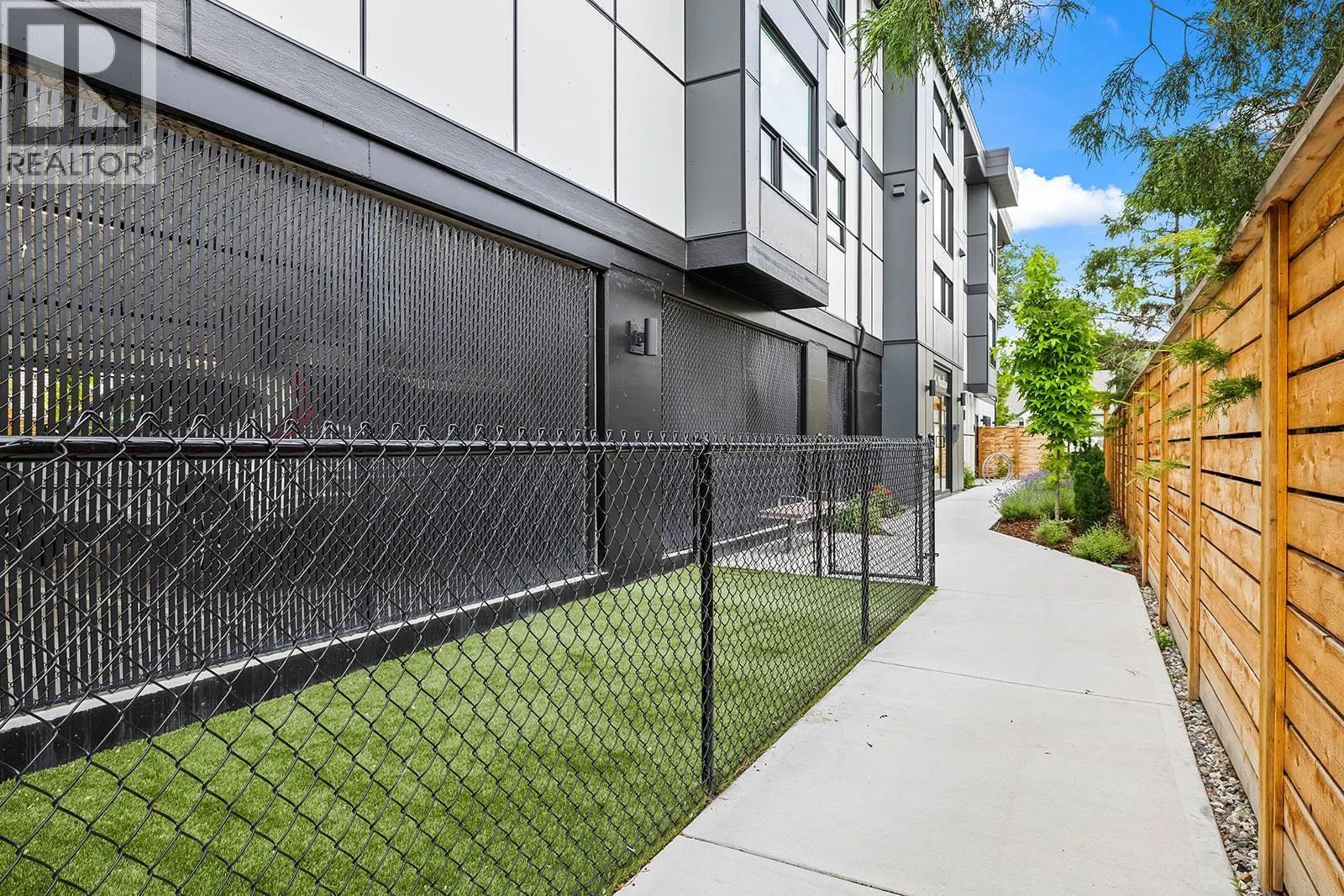 640 Wardlaw Avenue Unit# 303