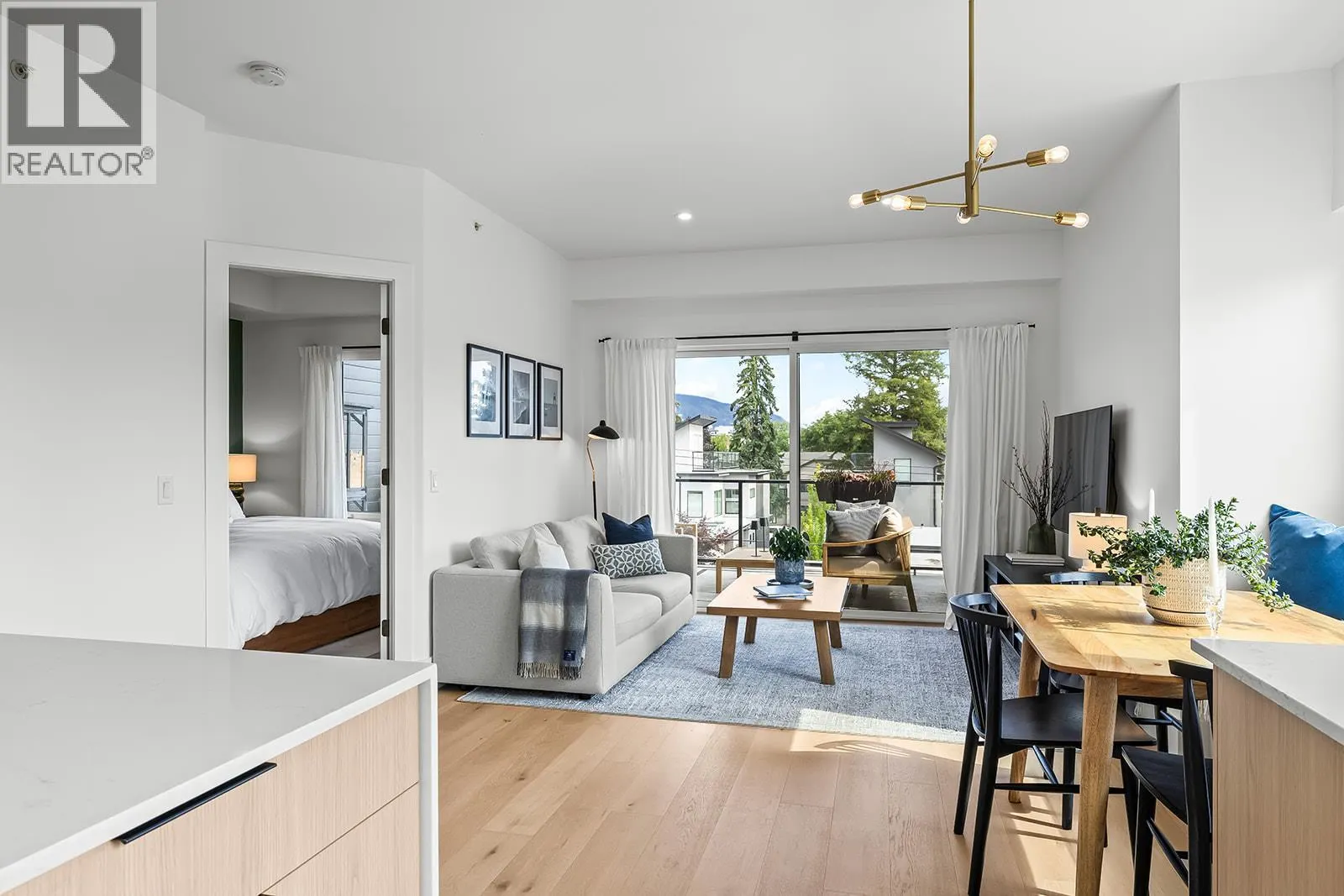 640 Wardlaw Avenue Unit# 303