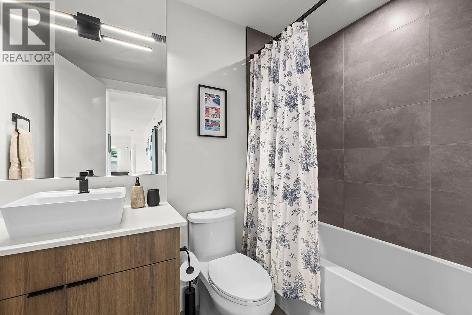 640 Wardlaw Avenue Unit# 303
