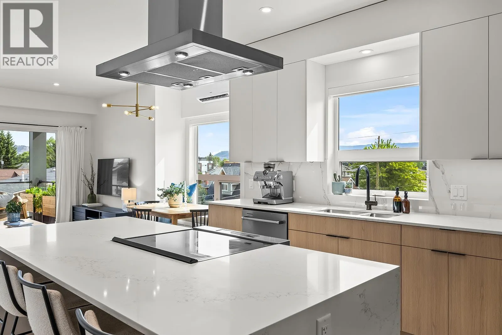 640 Wardlaw Avenue Unit# 303