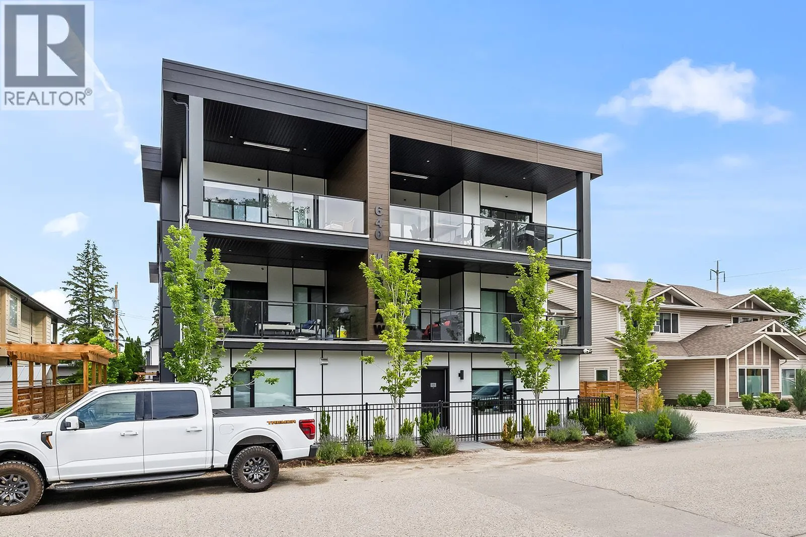 640 Wardlaw Avenue Unit# 303