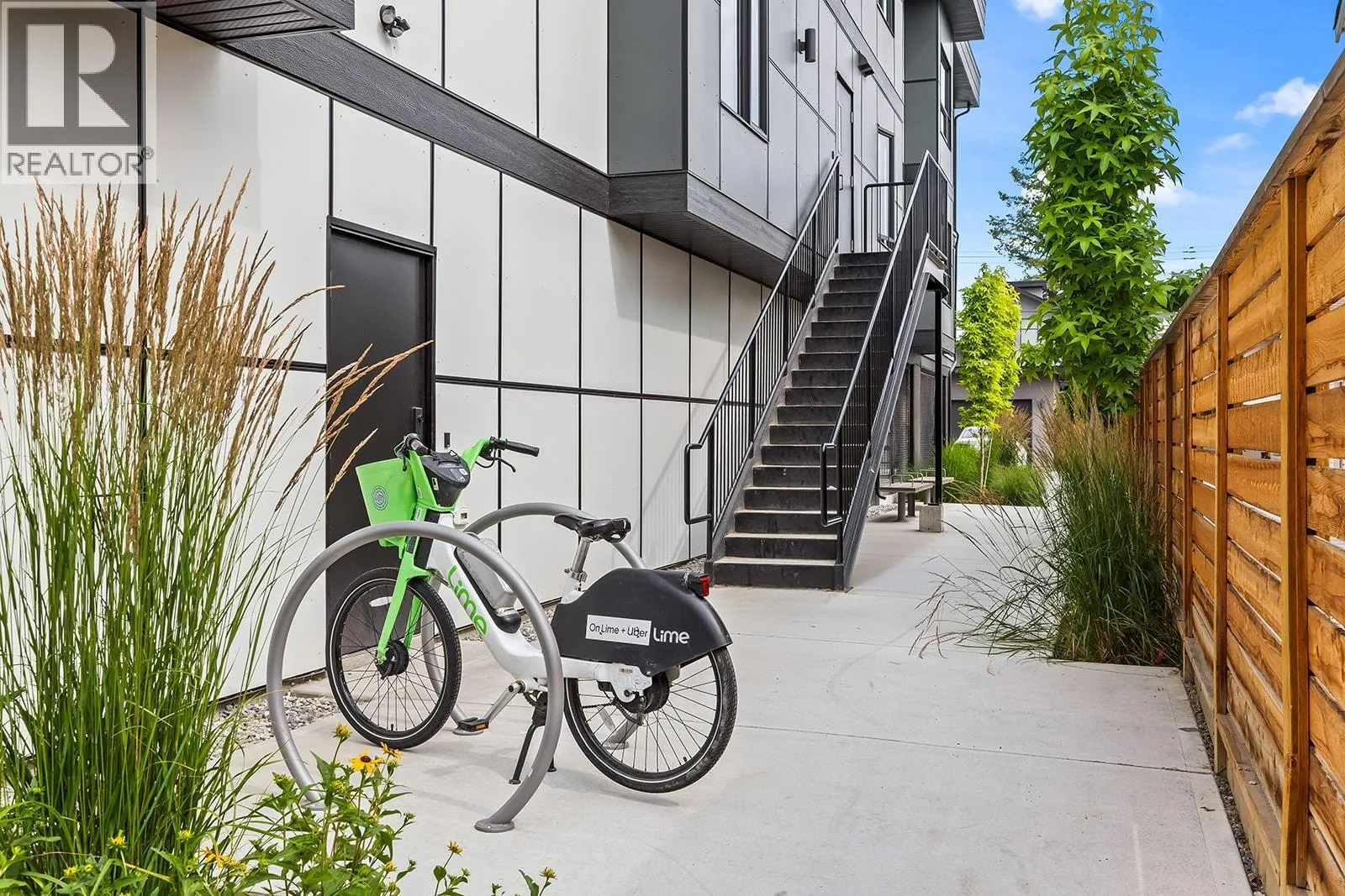 640 Wardlaw Avenue Unit# 303