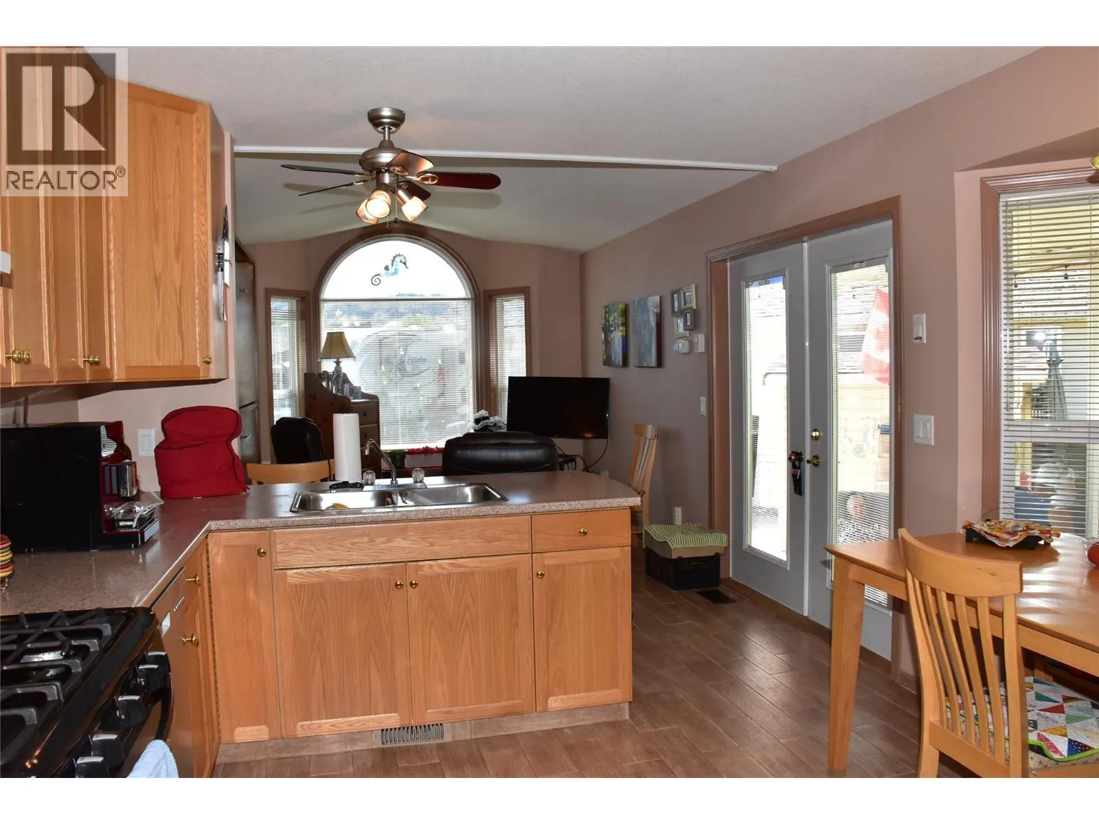 2615 Lakeshore Drive Unit# 17