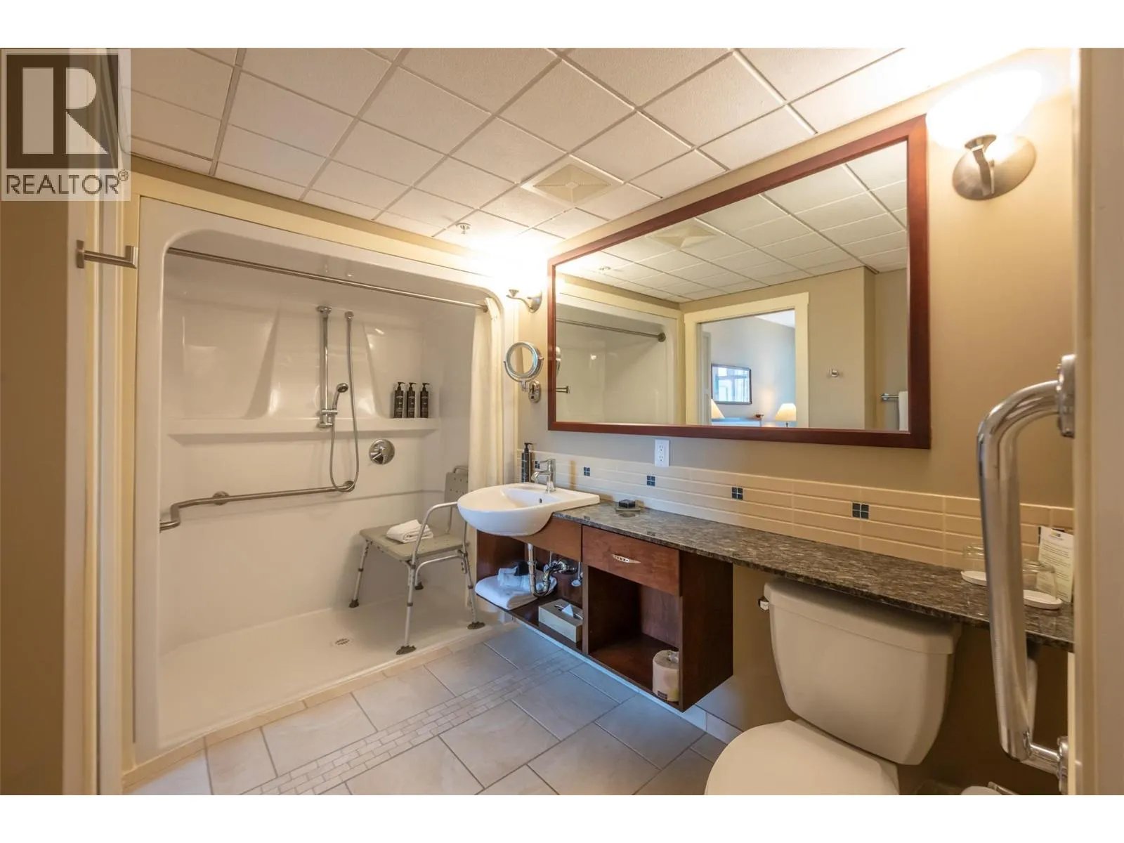 13011 Lakeshore Drive Unit# 105