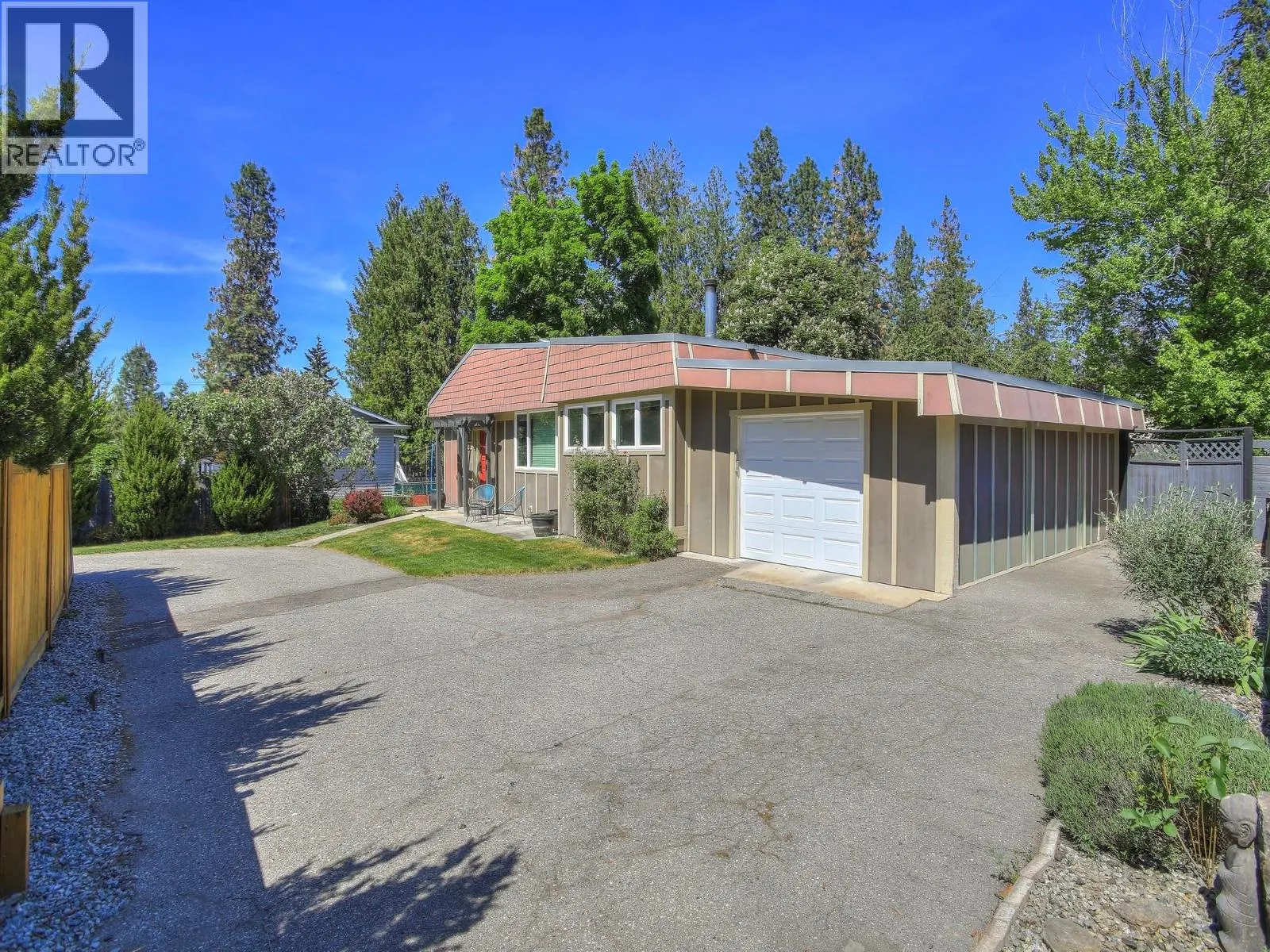 812 Paret Road