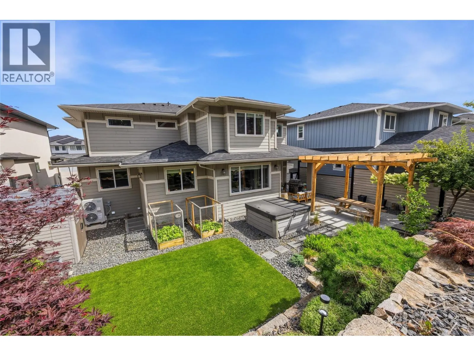 453 Lakepointe Drive
